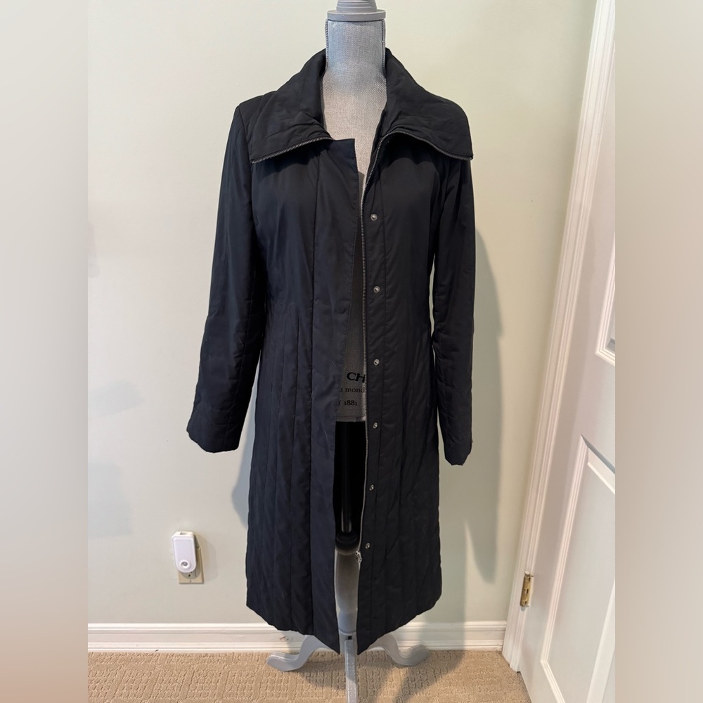 Used Women’s BCBG MaxAzria 3/4 length coat.  Black size Medium.